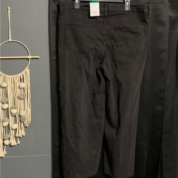 NWT! Plus Size cropped jeans 18W - Picture 4 of 5
